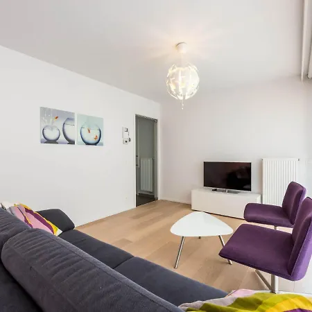 With Sea View And Balcony In Belgium דירה