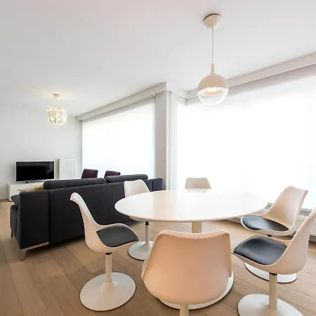 With Sea View And Balcony In Belgium דירה *
