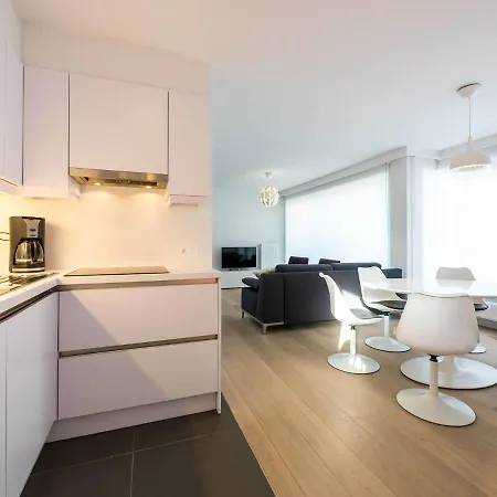 With Sea View And Balcony In Belgium 아파트